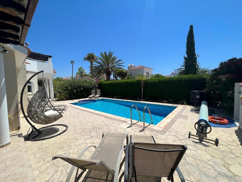 Villa Tamara With Private Pool Пея Екстериор снимка