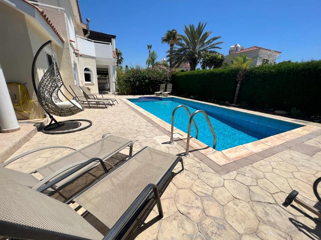 Villa Tamara With Private Pool Пея Екстериор снимка